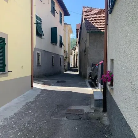 The House In The Alley * Casella (Liguria)